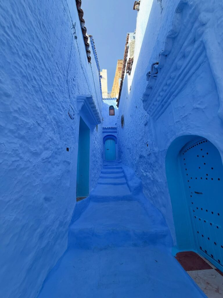 Callejuela azul en la medina de Chefchaouen (Chauen)