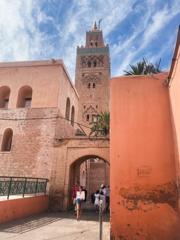 La Kutubía de Marrakech, hermana almohade de la Giralda, símbolo de la herencia andalusí en Marruecos